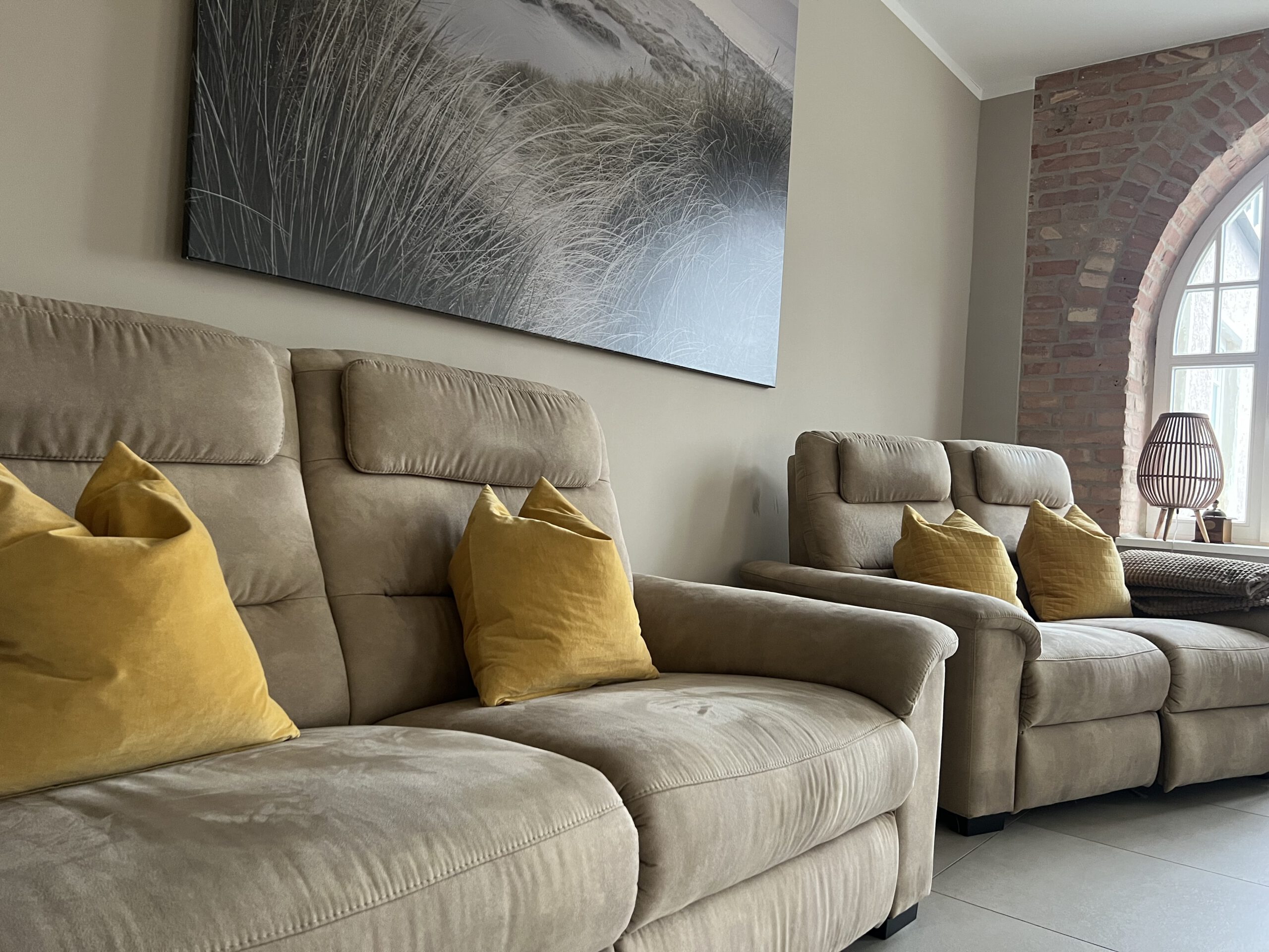 Ruheraum der Tagespflege Grafensteinerhöh mit gemütlicher Couch