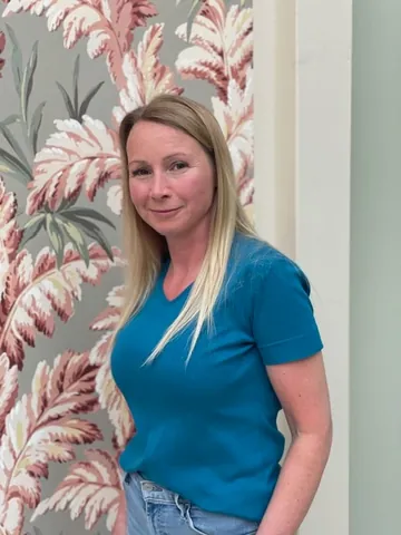 Portrait von Sarah Korn, Mitarbeiterin der Tagespflege Grafensteinerhöh.